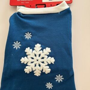 Pet Snowflake Sweatshirt  SMALL - Brand New